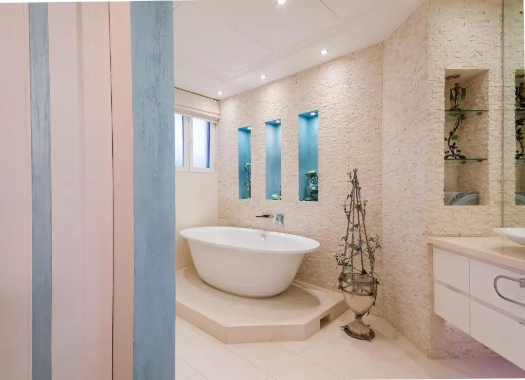 Maison Privee - Prvt Pool & Beach Access in Luxury Palm Jumeirah 6BR Villa — фото 1