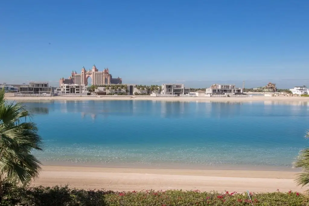 Дубай: Maison Privee - Prvt Pool & Beach Access in Luxury Palm Jumeirah 6BR Villa