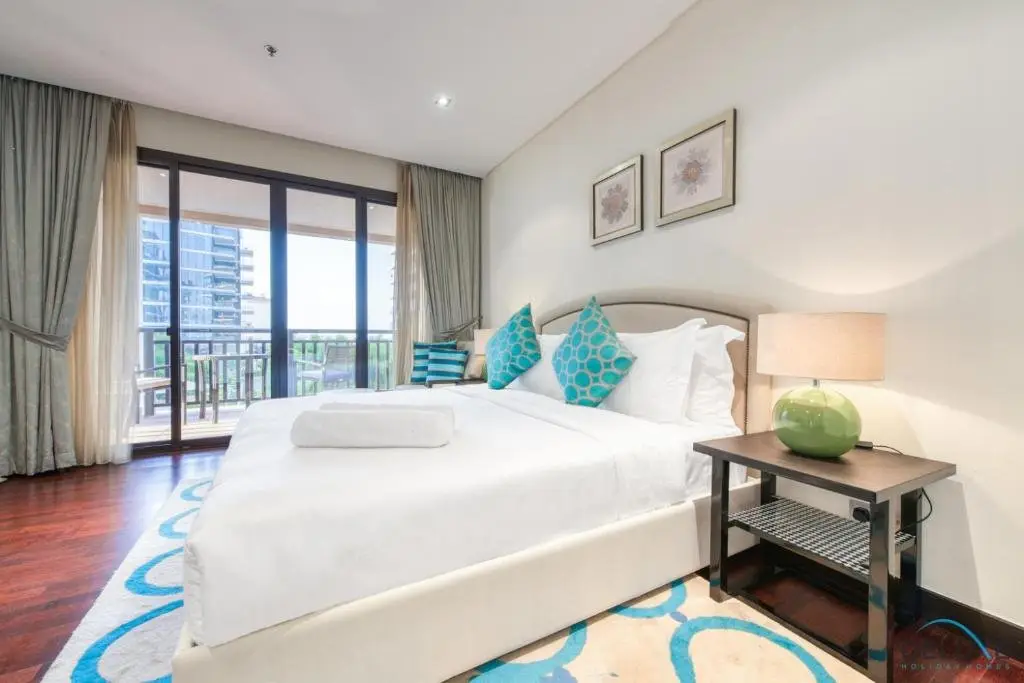 Дубай: Elegant 2BR in Royal Amwaj Residences North Palm Jumeirah by Deluxe Holiday Homes