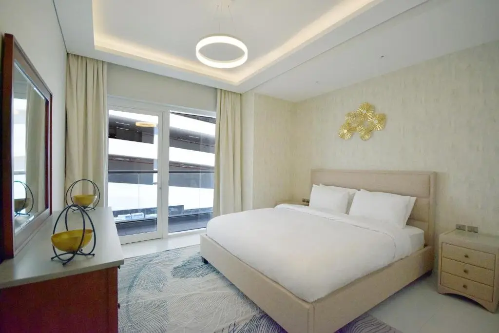 Дубай: KeyHost - Regent Court JVC - K210