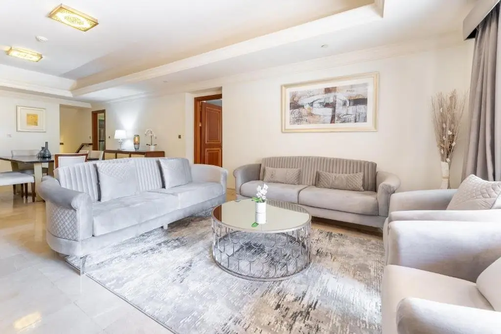 Дубай: Luxurious 3BR Townhouse with Maid's & Private Pool in Palm Jumeirah