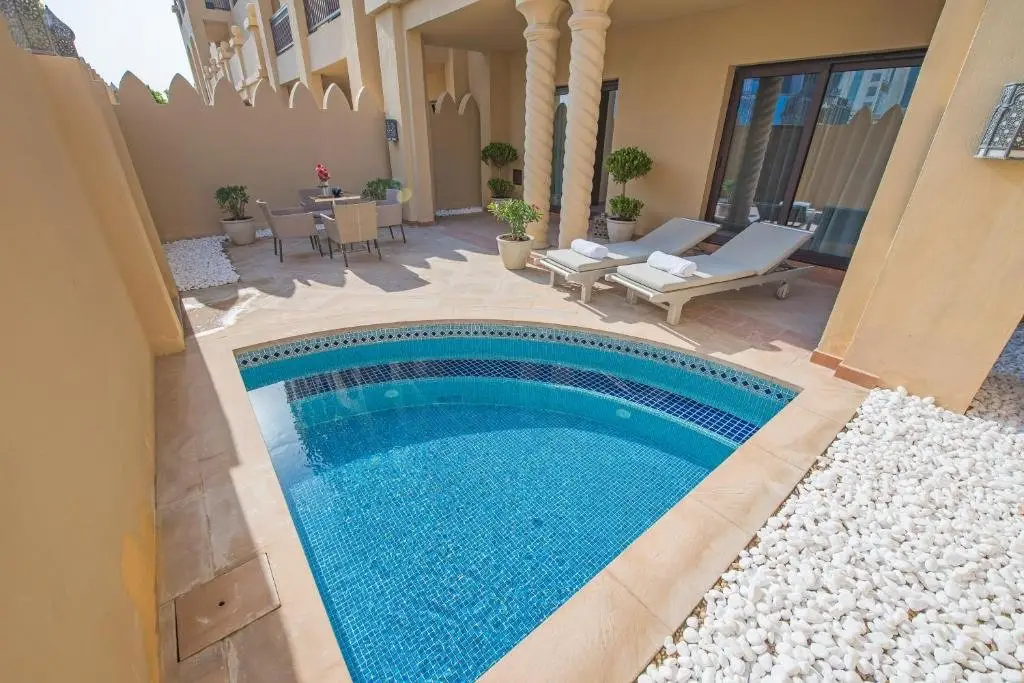Дубай: Luxurious 3BR Townhouse with Maid's & Private Pool in Palm Jumeirah