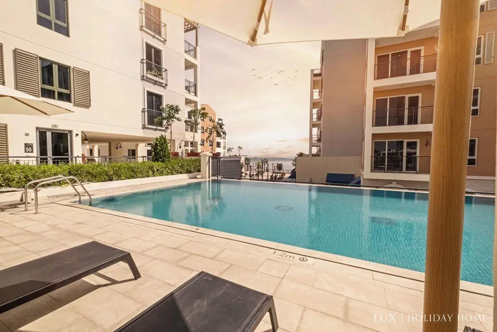 Дубай: LUX The La Mer Sea View Suite 2