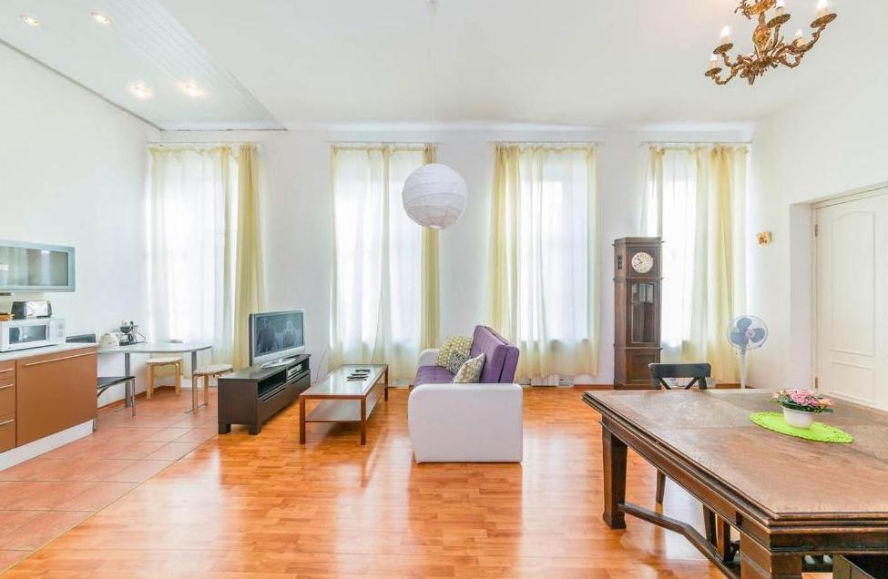 Санкт-Петербург: Апартаменты «Feelathome на Миллионной»