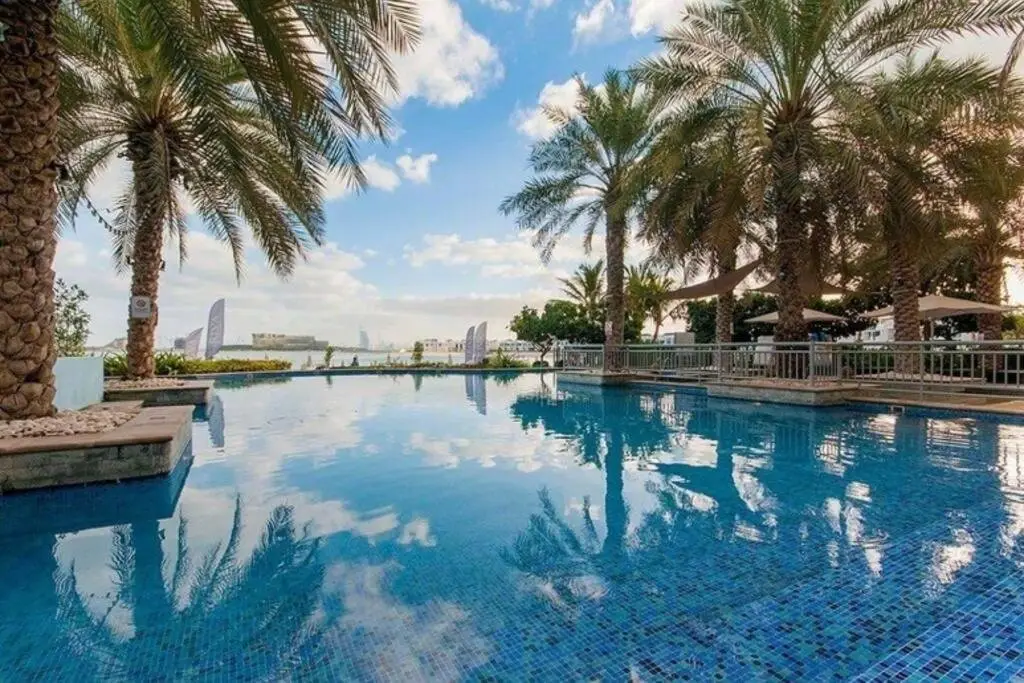 Дубай: 5 min walk to Five Palm -spacious (200M2) 3BR+kids