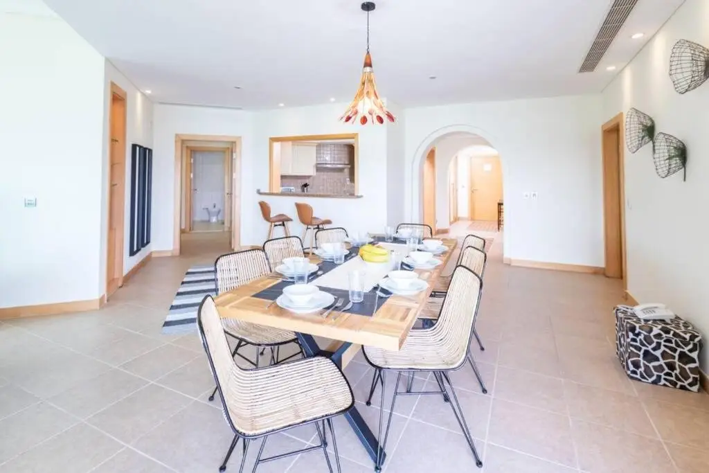 Дубай: 5 min walk to Five Palm -spacious (200M2) 3BR+kids