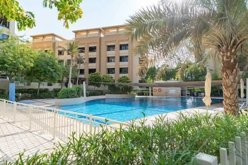 Дубай: Vogue - Spacious 3BHK Greens & Views