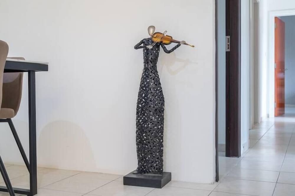 Vogue - Spacious 3BHK Greens & Views — фото 1