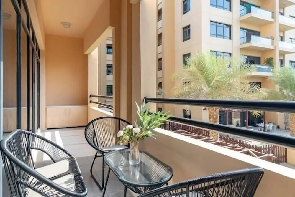 Дубай: Vogue - Spacious 3BHK Greens & Views