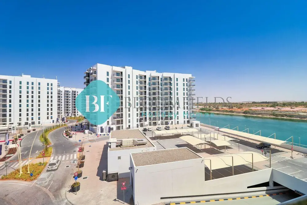 Абу-Даби: Waters Edge Apartment 634