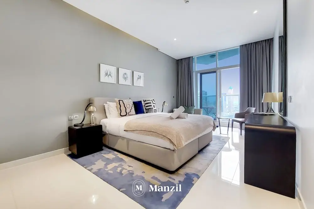 Manzil - 1BR in Business Bay w Burj & Canal Views — фото 1