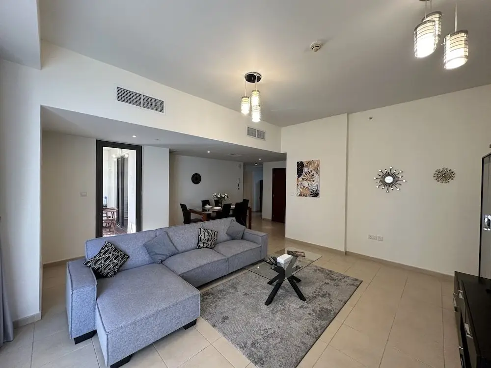 Дубай: Manzil - Cozy 2BR Apt in JBR with Sea Views