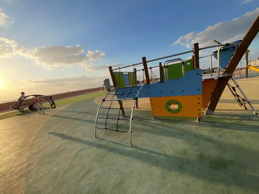 Рас-эль-Хайма: Lovely 1 Bedroom Holiday Home on the Beach