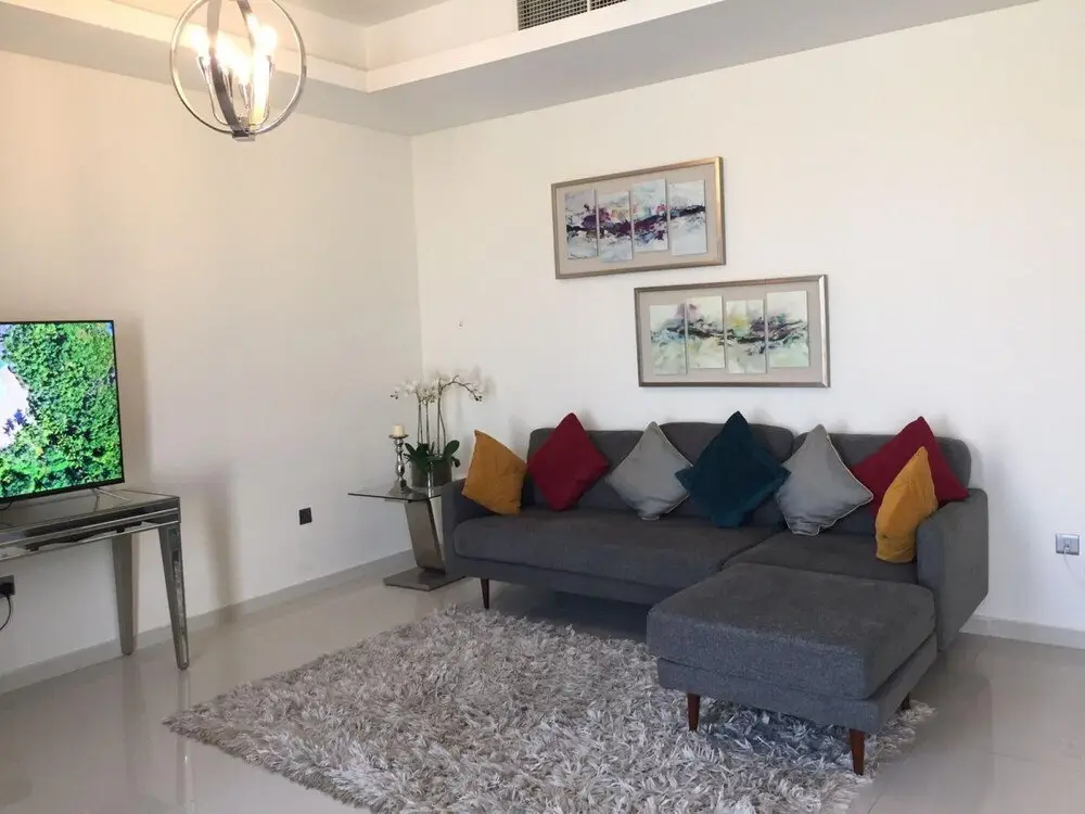 Дубай: 5 BR Villa With Pool Table