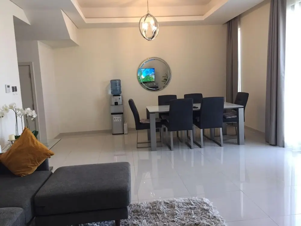 Дубай: 5 BR Villa With Pool Table