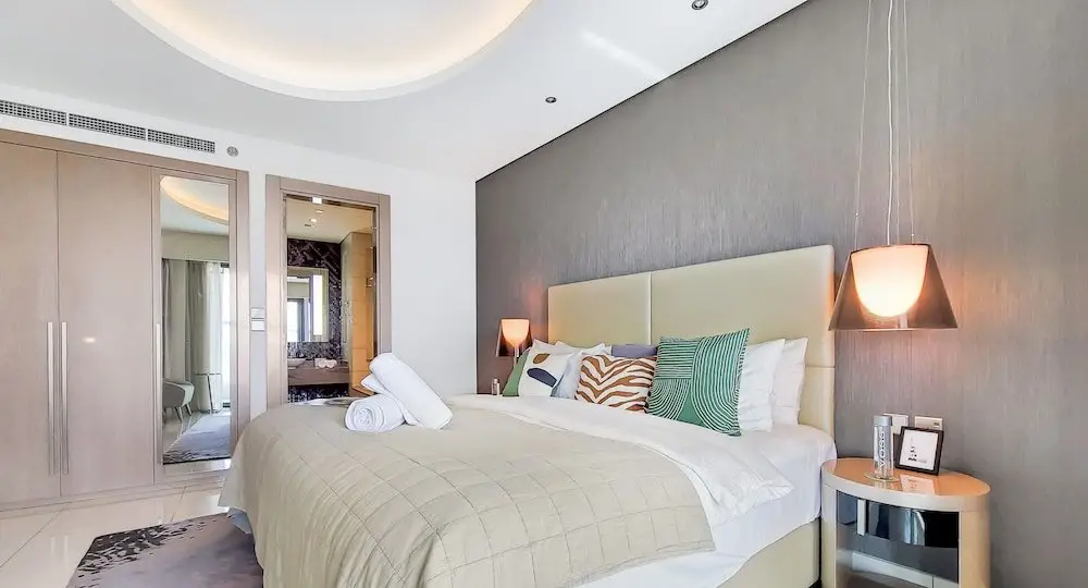 Дубай: Manzil - Cozy 1BR near Downtown with Swimming Pool