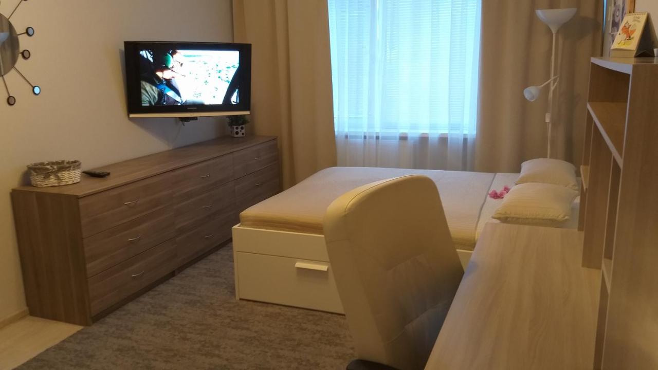 Санкт-Петербург: Apartment on Parashutnaya 4