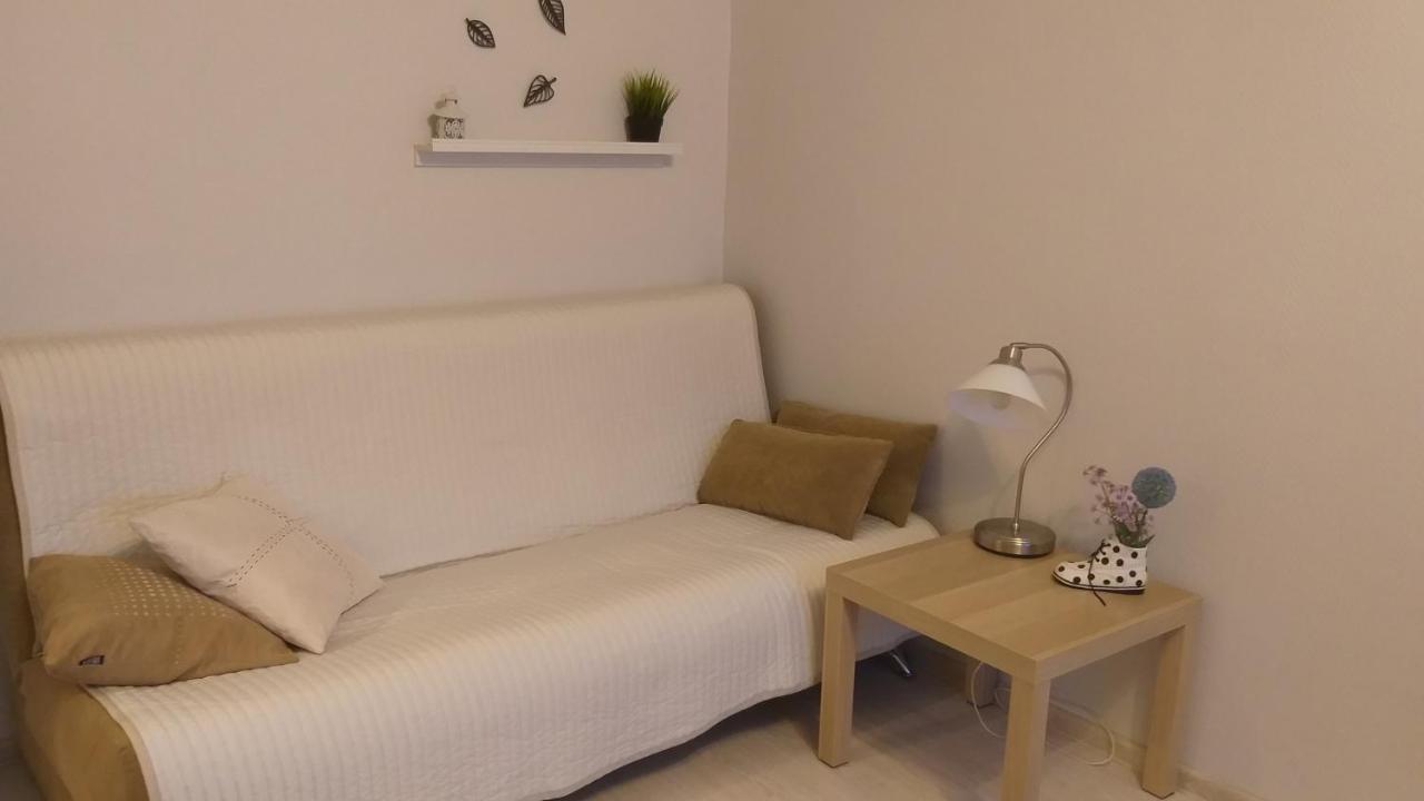 Санкт-Петербург: Apartment on Parashutnaya 4