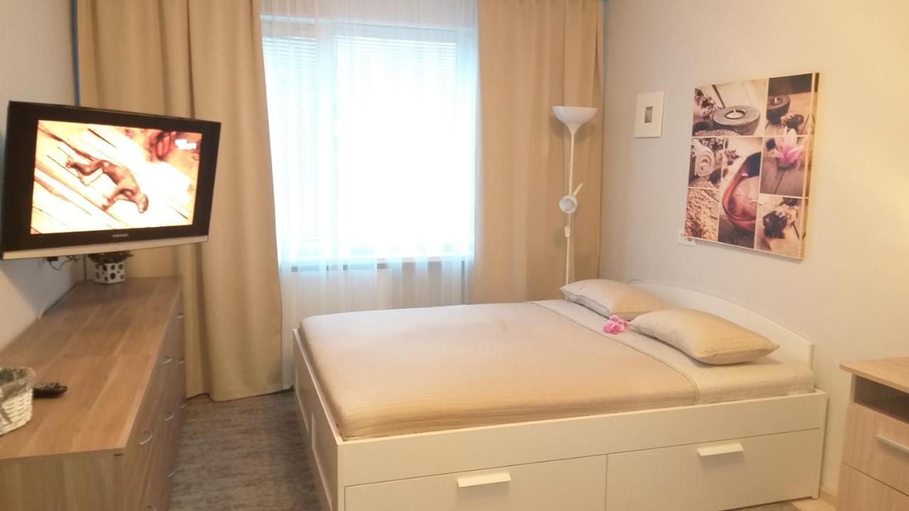 Санкт-Петербург: Apartment on Parashutnaya 4
