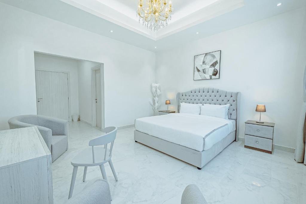 Дубай: Luxury Modern White Villa on Island 9,500 sqft