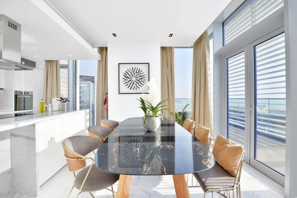 Дубай: Luxe 3 BR Oceanfront Apt with maids room in the heart of Bluewaters Island