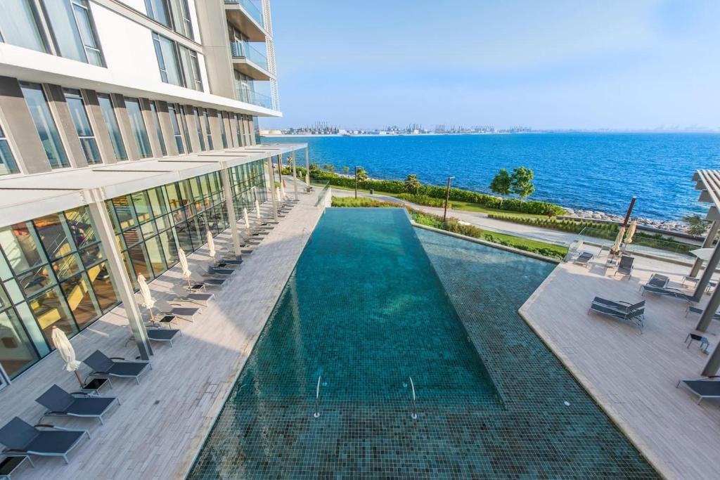 Luxe 3 BR Oceanfront Apt with maids room in the heart of Bluewaters Island — фото 1