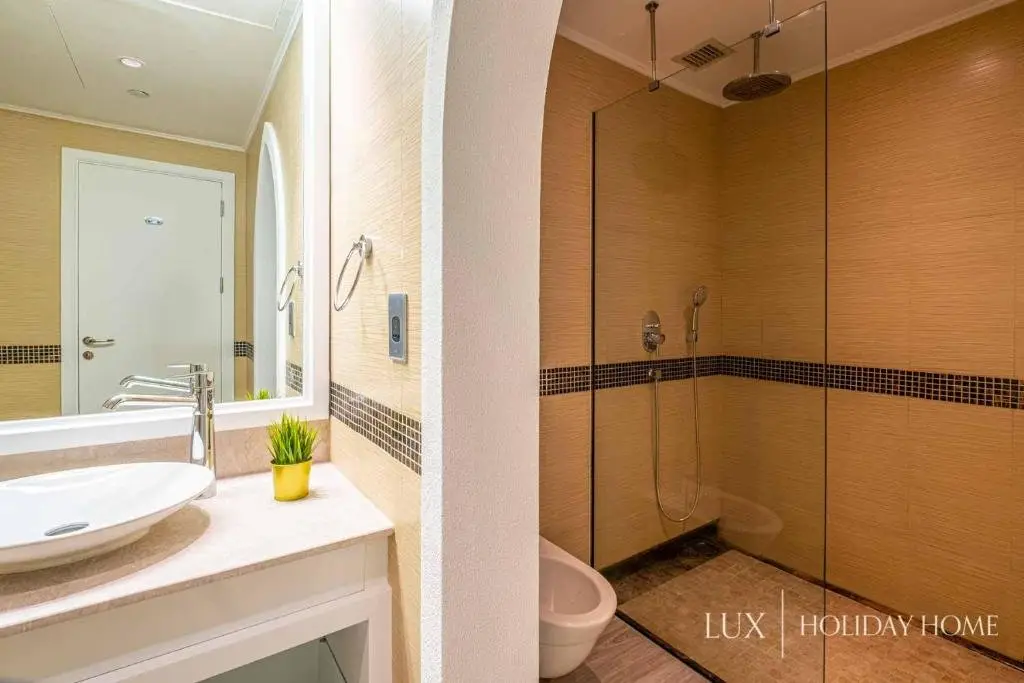 Дубай: LUX - IBN Battuta Residence