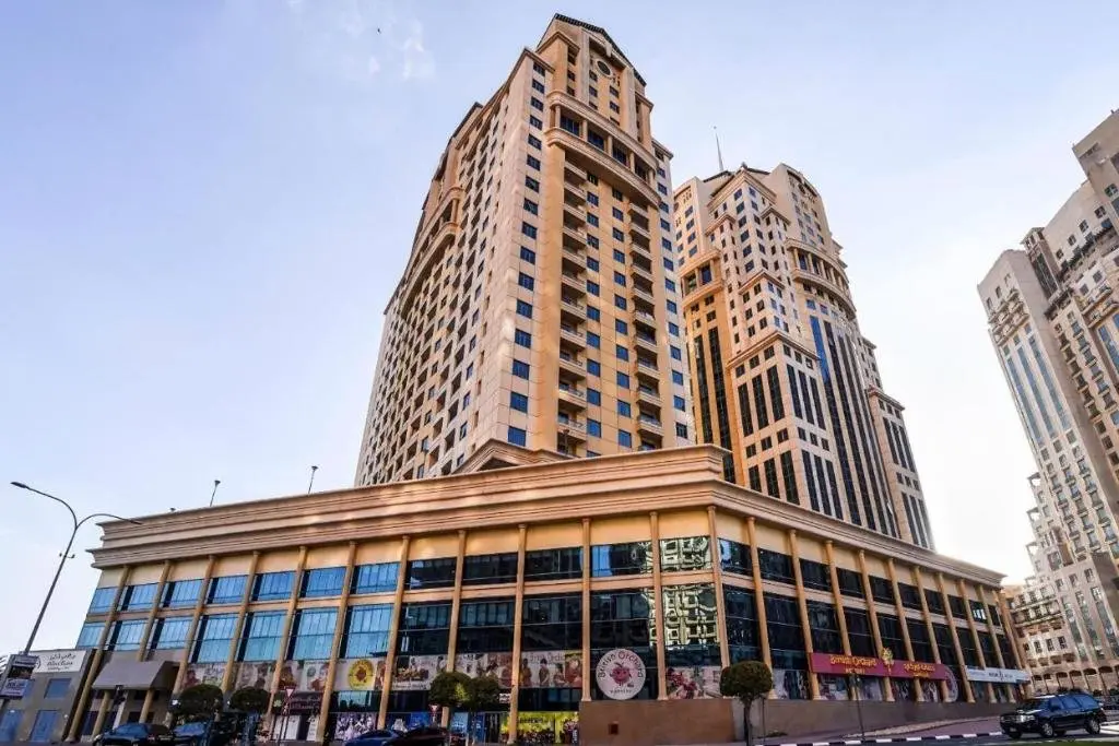 Дубай: Signature Holiday Homes - Furnished Studio in Palace Tower 2, Silicon Oasis