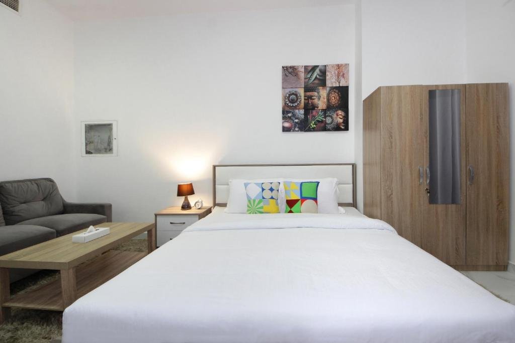 Дубай: Signature Holiday Homes - Furnished Studio in Palace Tower 2, Silicon Oasis