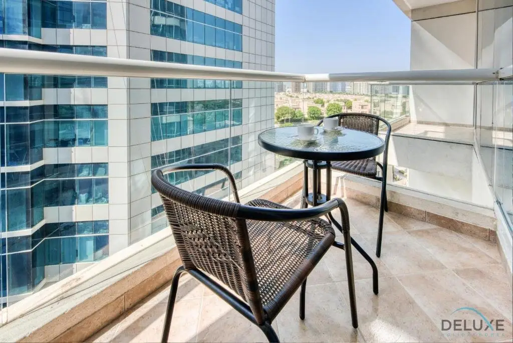 Дубай: Serene 1BR at Park Terrace Silicon Oasis by Deluxe Holiday Homes