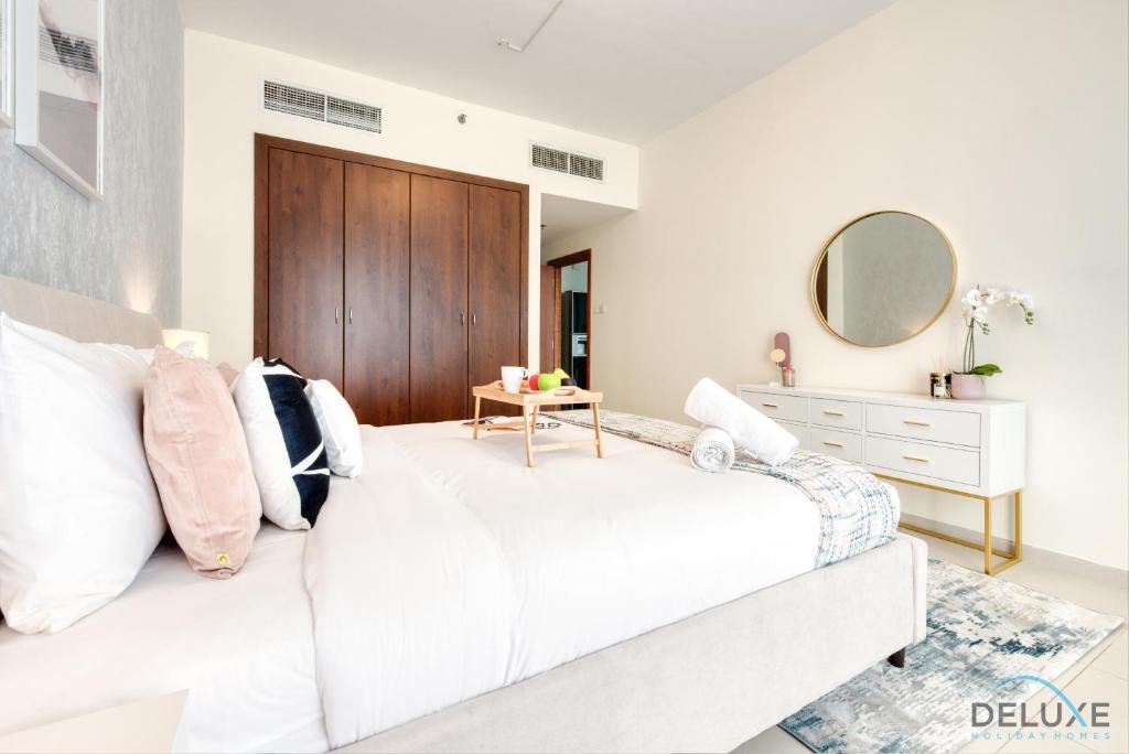 Дубай: Serene 1BR at Park Terrace Silicon Oasis by Deluxe Holiday Homes