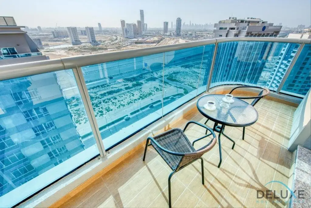 Дубай: Modern 2 BR Apartment at Elite Residences 7 Sports City by Deluxe Holiday Homes