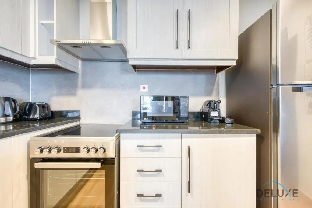 Дубай: Sophisticated 2BR with Assitant's Room in Amwaj 4 JBR by Deluxe Holiday Homes