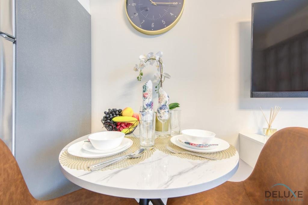 Дубай: Charming Studio at Azizi Aura Residences Downtown Jebel Ali by Deluxe Holiday Homes