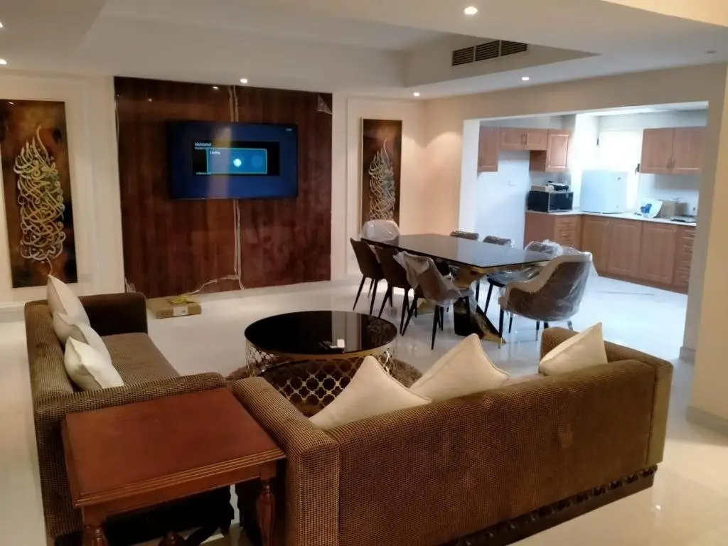 Al Hamra 4-Bedroom Luxury Villa Golf View — фото 1