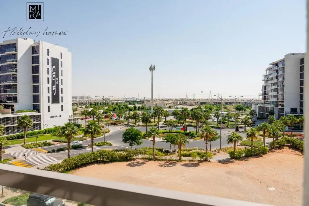 Дубай: Mira Holiday Homes - Spacious Studio with Balcony - Free Wifi