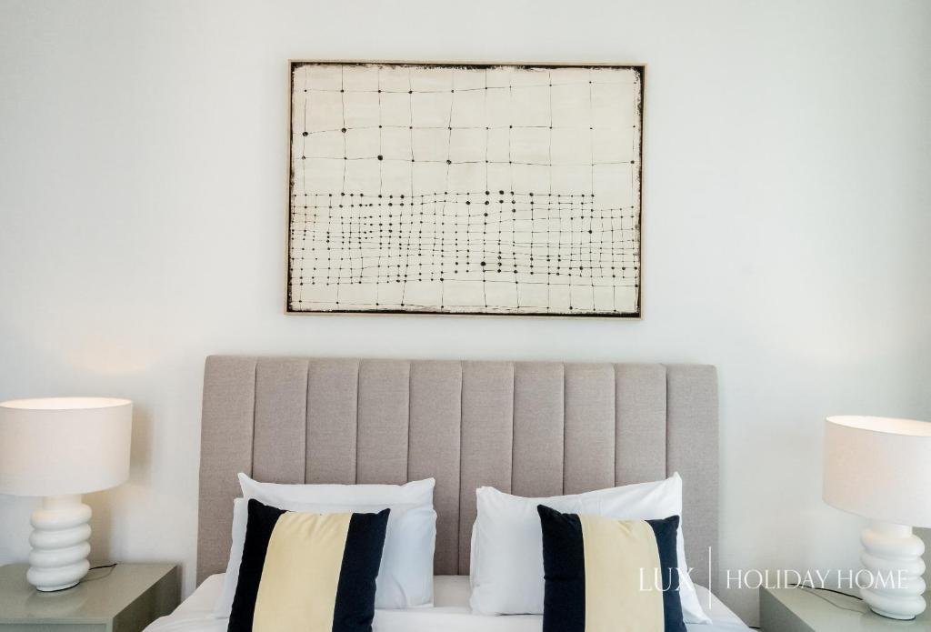 Дубай: LUX Contemporary Suite with Full Marina View 4