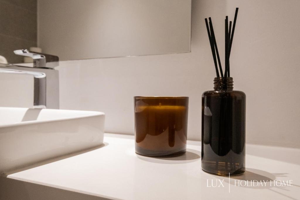 Дубай: LUX Contemporary Suite with Full Marina View 4