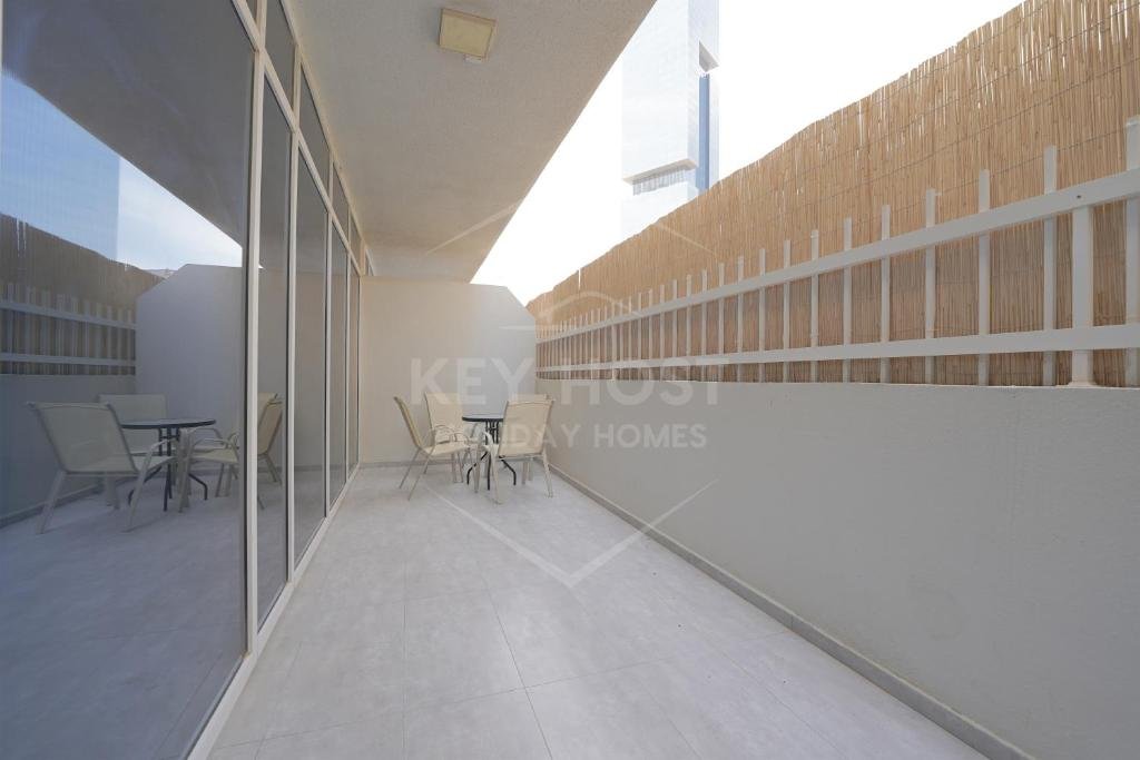 Дубай: KeyHost - Cozy 1BR Apartment Near Five Hotel - JVC - KG40