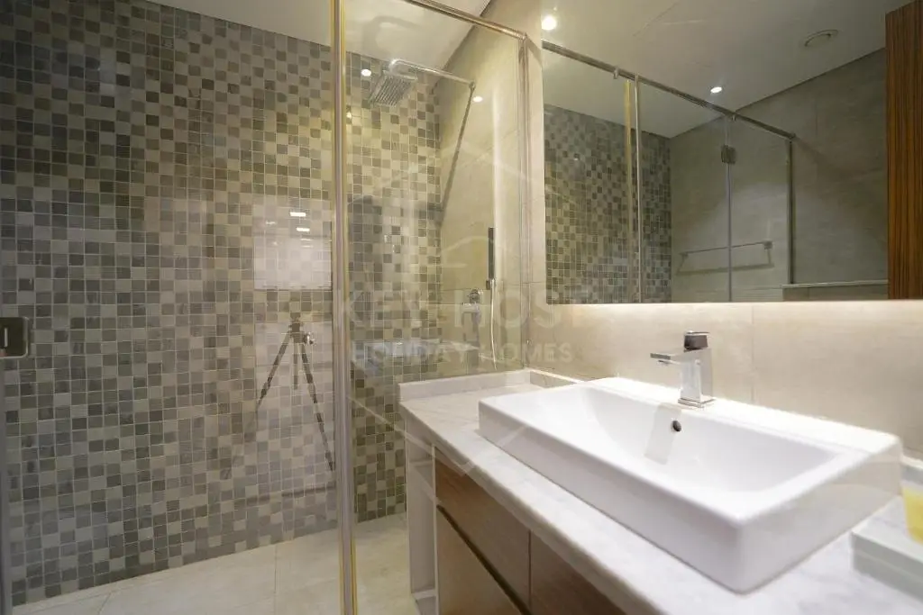 Дубай: KeyHost - Cozy 1BR Apartment Near Five Hotel - JVC - KG40