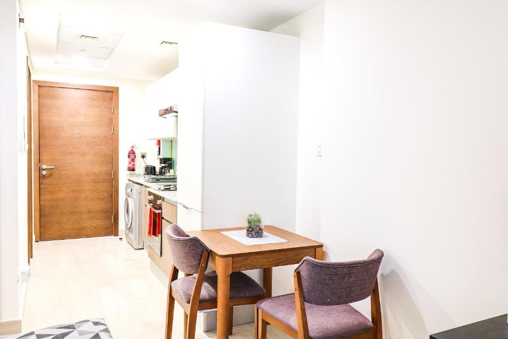 Дубай: Furnished Studio Apartment in Azizi Aliyah Residences, Al Jaddaf