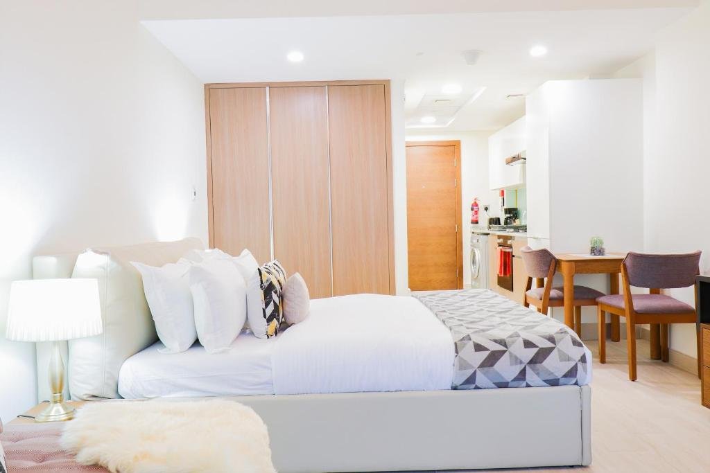 Дубай: Furnished Studio Apartment in Azizi Aliyah Residences, Al Jaddaf