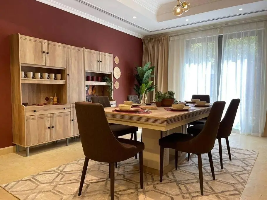 Абу-Даби: Cheerful 4-bedroom Villa With Shared Pool