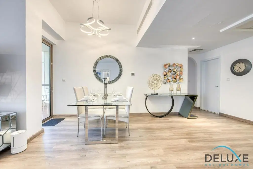 Дубай: Serene 2BR Apartment at Rimal 1 by Deluxe Holiday Homes
