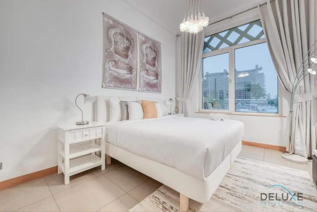 Дубай: Lively 1 BR at Al Nabat Shoreline 8 Palm Jumeirah by Deluxe Holiday Homes