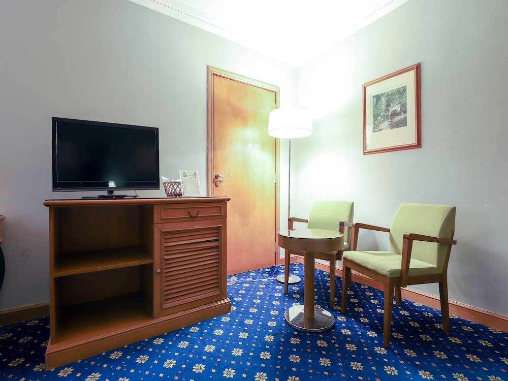 City Plaza Hotel by OYO Rooms — фото 1