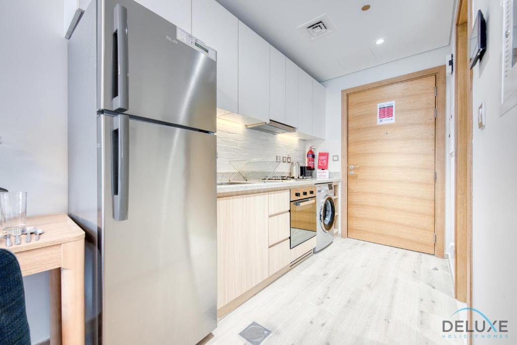 Дубай: Adorable Studio at Aura Residences Jebel Ali by Deluxe Holiday Homes