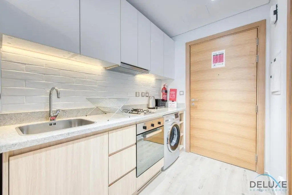 Дубай: Adorable Studio at Aura Residences Jebel Ali by Deluxe Holiday Homes