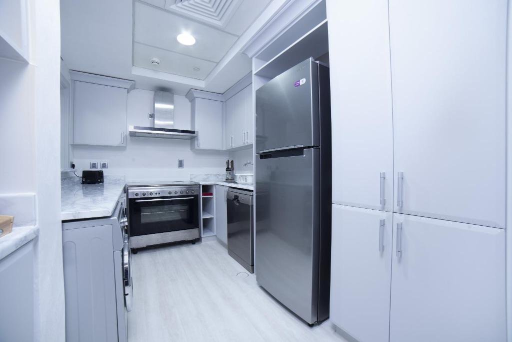 Дубай: 2BR ON PALM JUMEIRAH SHORELINE 12 - Pool & Beach Access
