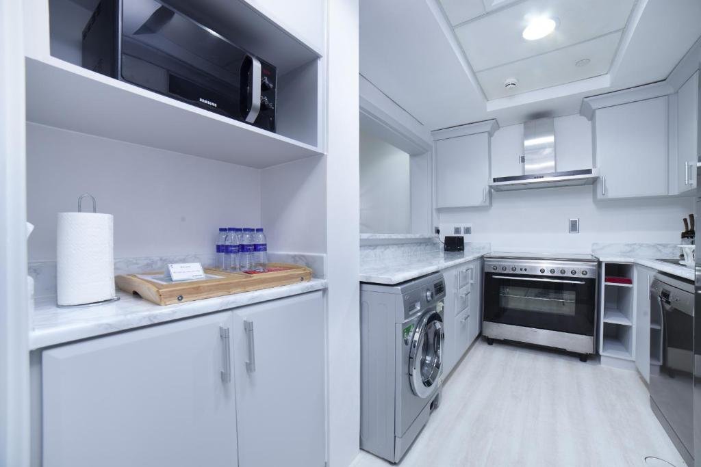 Дубай: 2BR ON PALM JUMEIRAH SHORELINE 12 - Pool & Beach Access